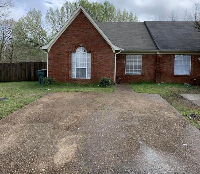 1st image of 385 Garden Walk S
