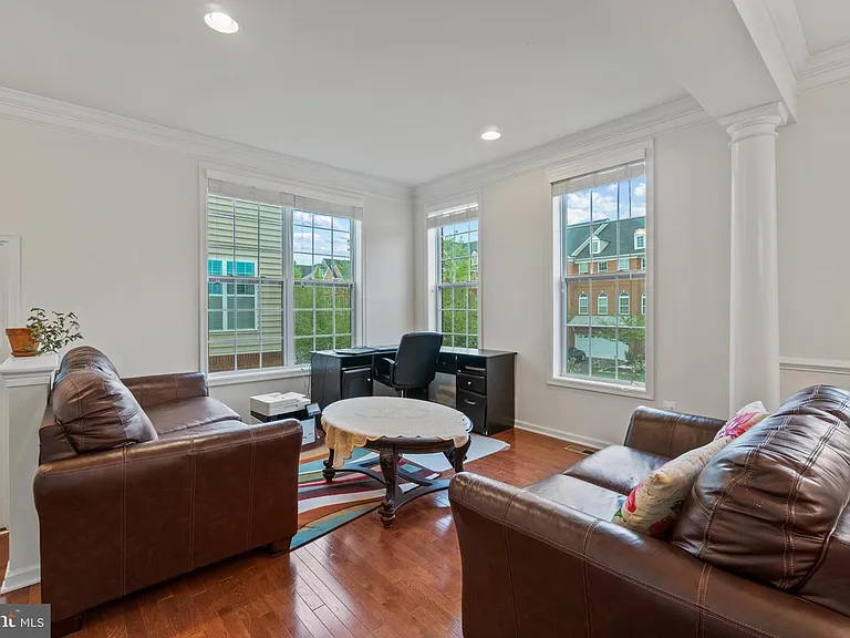 23265 Hanworth St — Photo 4
