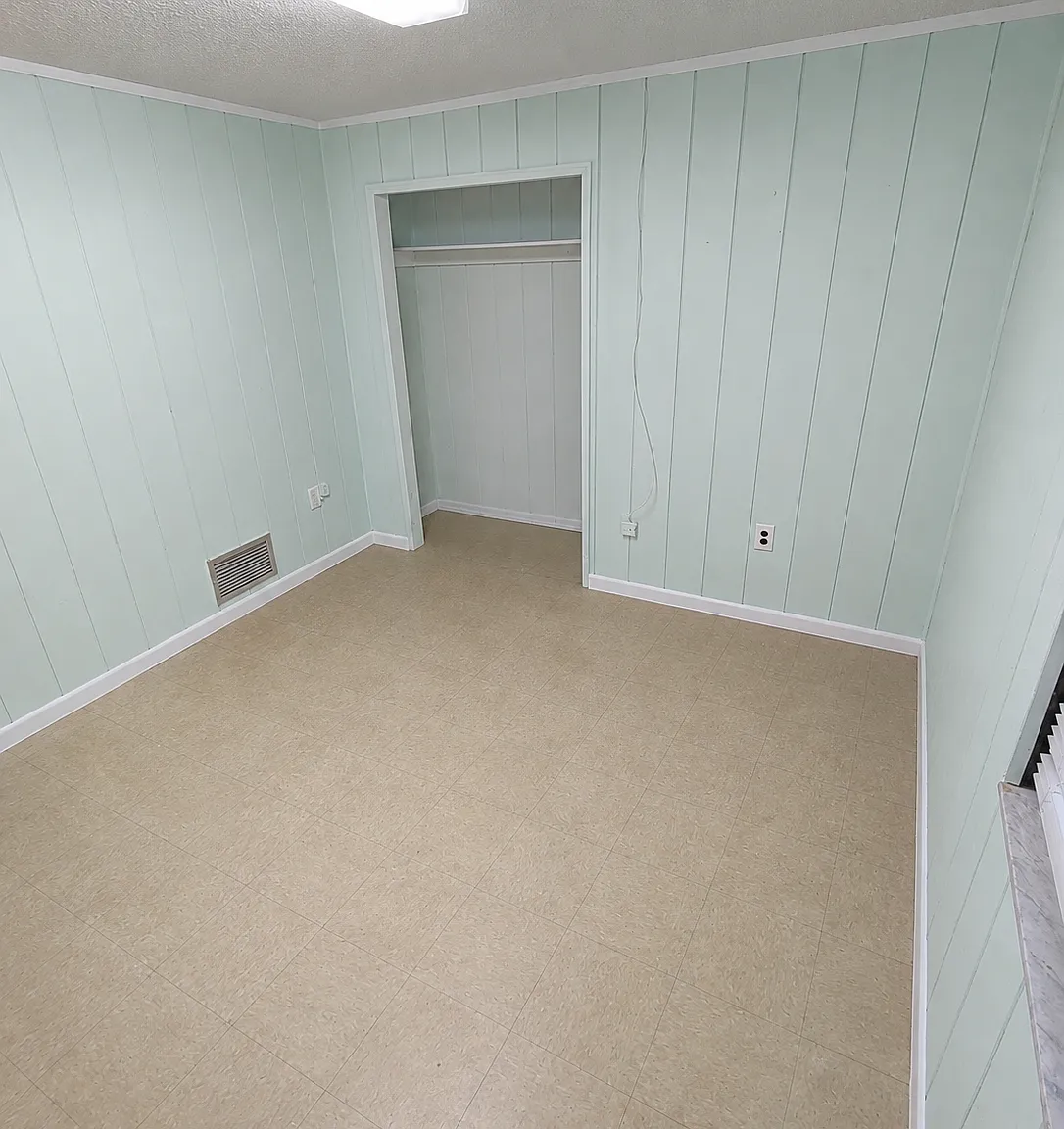 12 bed, 4200 sqft, $850 — Photo 3