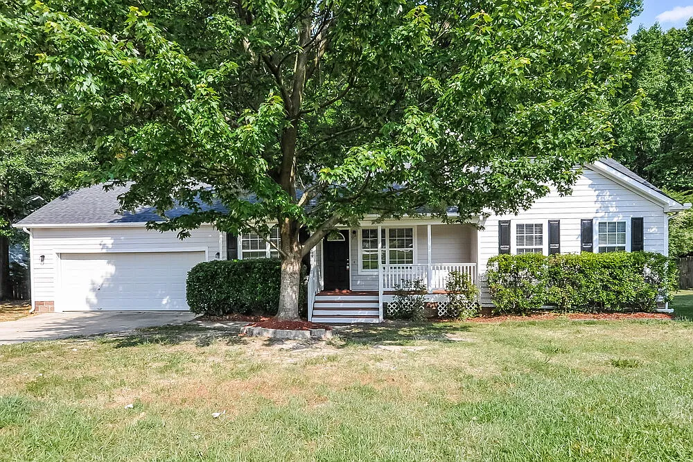 3 bed, 2.0 bath, 1161 sqft, $2,005 — Photo 1