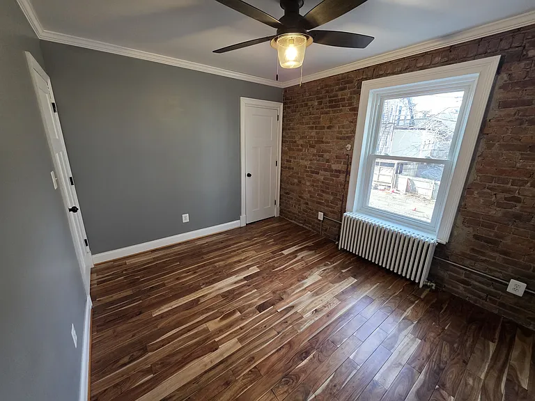 148 S Swan St #A — Photo 12