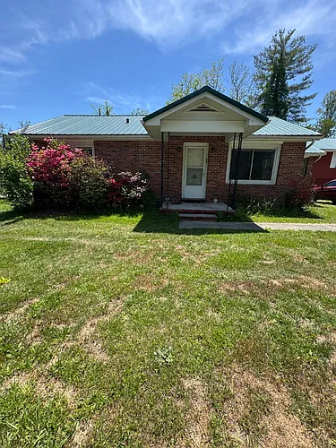 1810 Willow Rd Photo 1