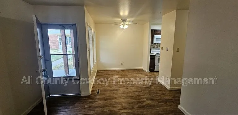 126 S Cribbon Ave — Photo 4