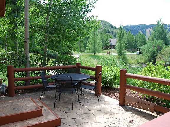 3rd image of 2410 Deer Lake Dr