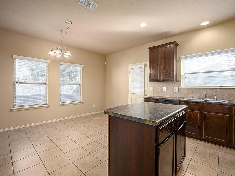 433 Stonebrook Dr — Photo 15
