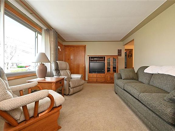 4th image of 4047 Forest Hill Dr