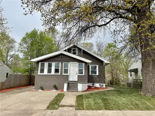 2312 Dean Ave, Des Moines, IA 50317