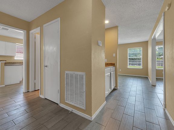 5th image of 830 Frances Dr