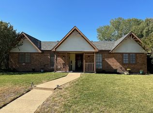 2138 Robin Rd, Lewisville, TX 75077