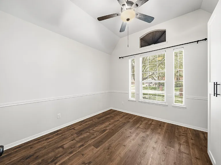2875 Wimbledon Ln — Photo 11