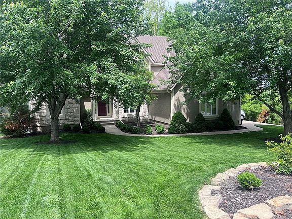 4th image of 5733 N Pointe Ter