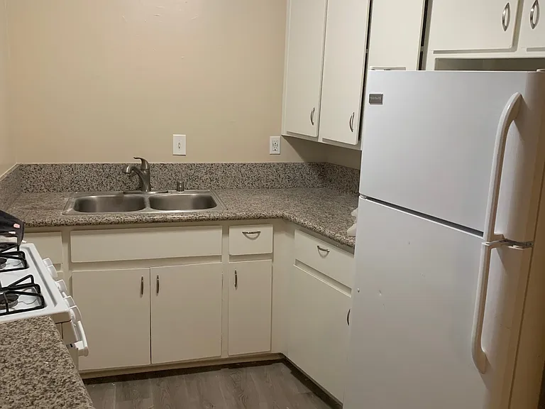 Courtview Apartments — Photo 2