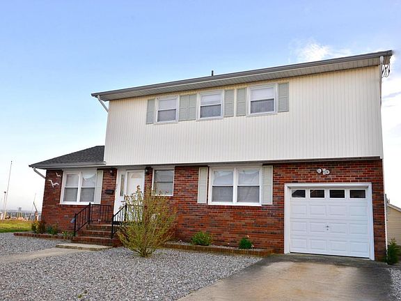 2nd image of 621 Sunset Dr