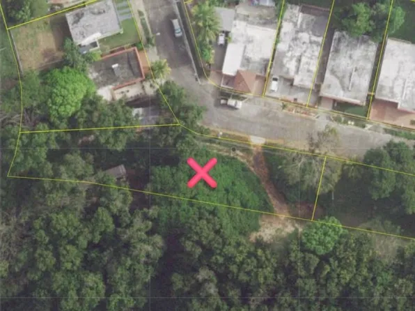 Urb Las Aguilas Calle #8, Coamo, PR 00769