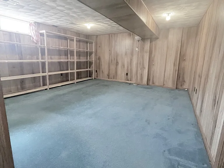 373 E North St — Photo 21
