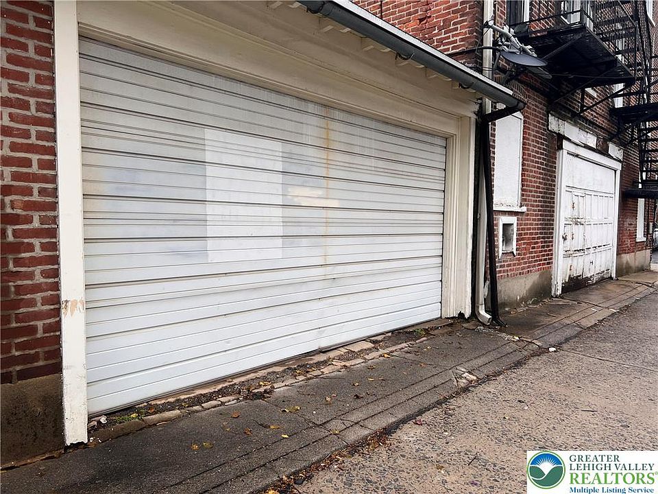 2nd image of 127 N Franklin St