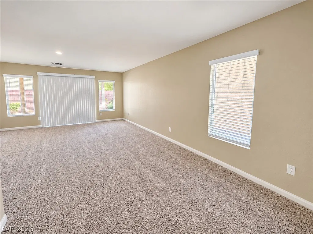 3 bed, 2.0 bath, 2010 sqft, $2,552 — Photo 3