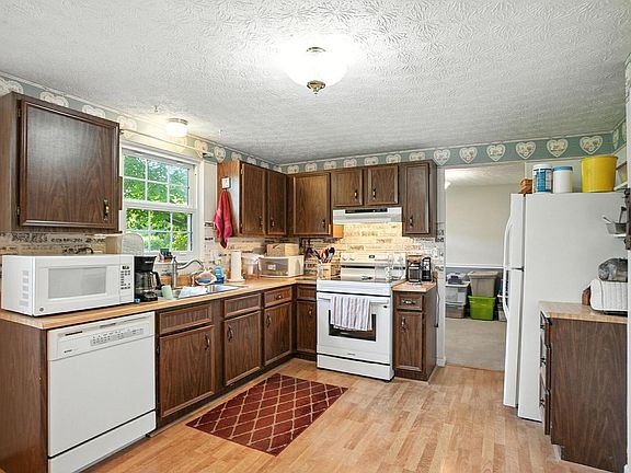 5th image of 9898 Melody Ln NW