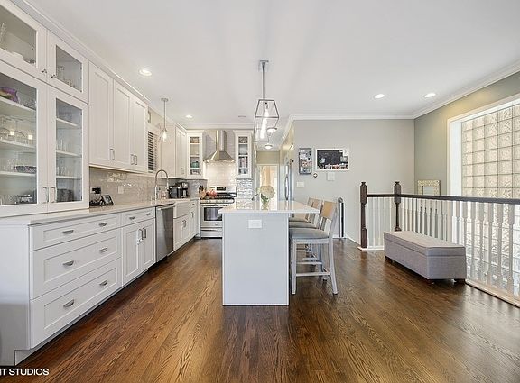 4th image of 1417 W Superior St #1