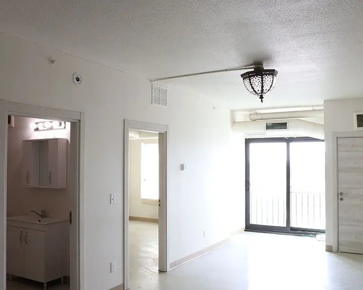 200 W Lake St — Photo 1