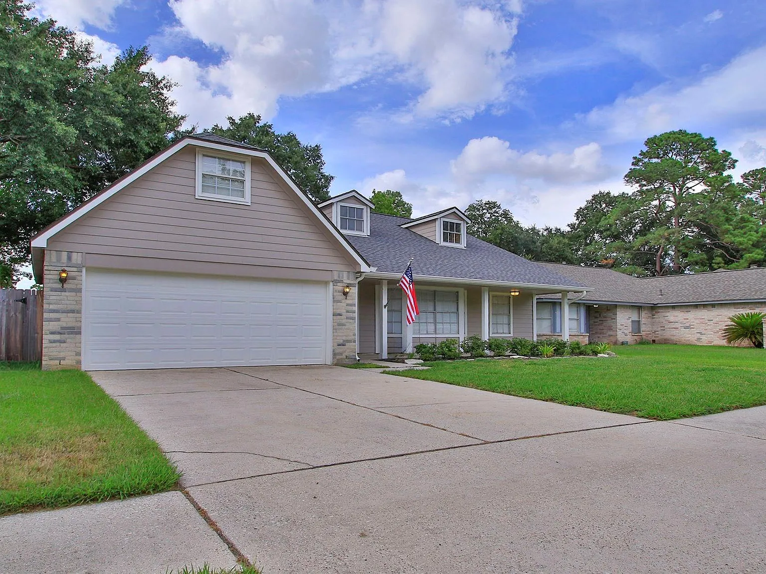 4 bed, 2.0 bath, 1949 sqft, $2,100 — Photo 3