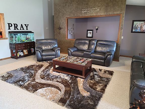 3rd image of 301 Sunflower Blvd