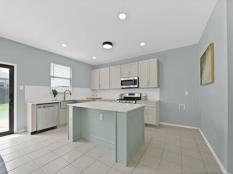 137 Heritage Dr — Photo 17
