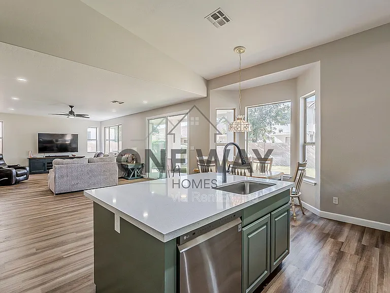 1768 E Marquette Dr — Photo 15