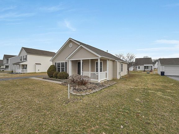 4th image of 1121 Lake Forest Dr