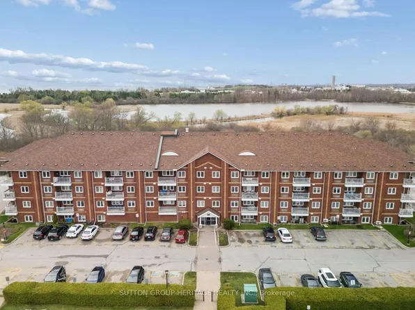 191 Lake Driveway W #414, Ajax, ON L1S 7H9