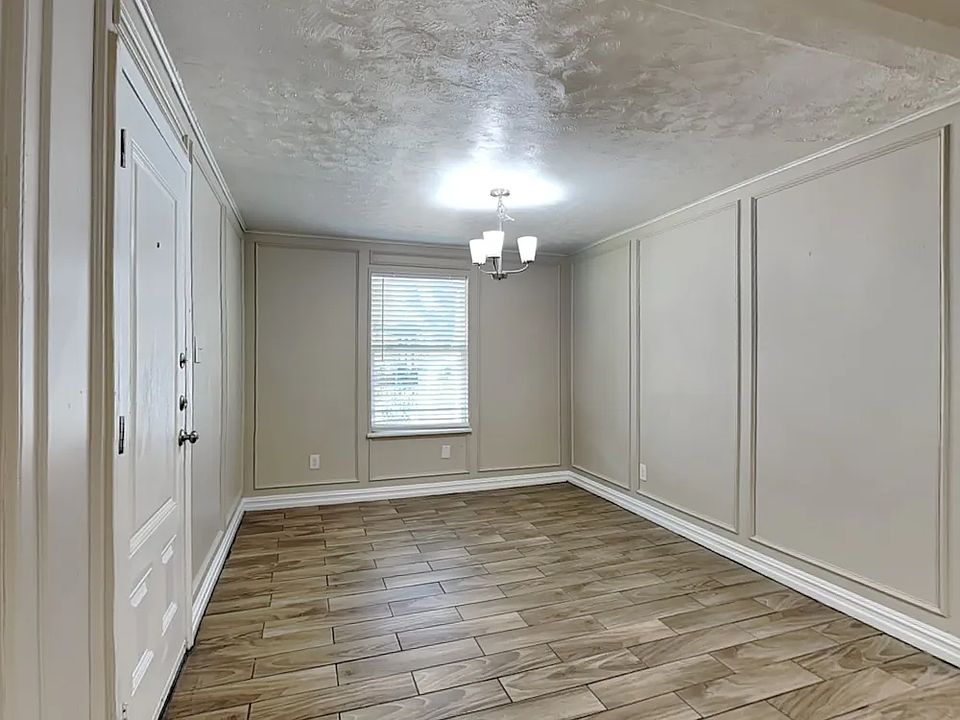 1st image of 809 Woodleigh Dr