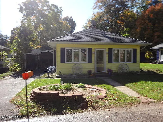 22323 Forest Ave photo 1