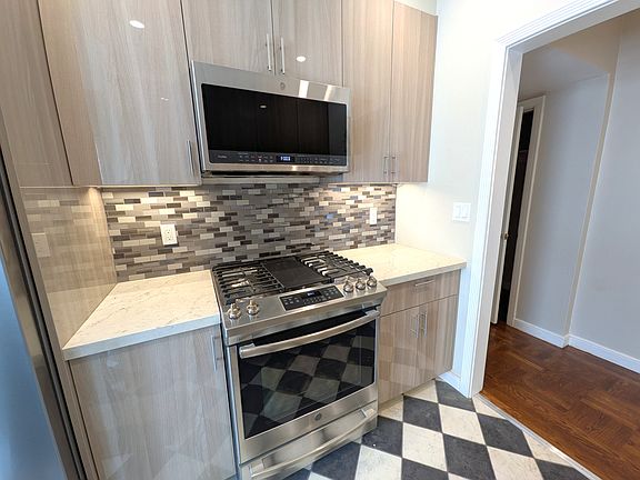 5th image of 3560 19th St APT 3