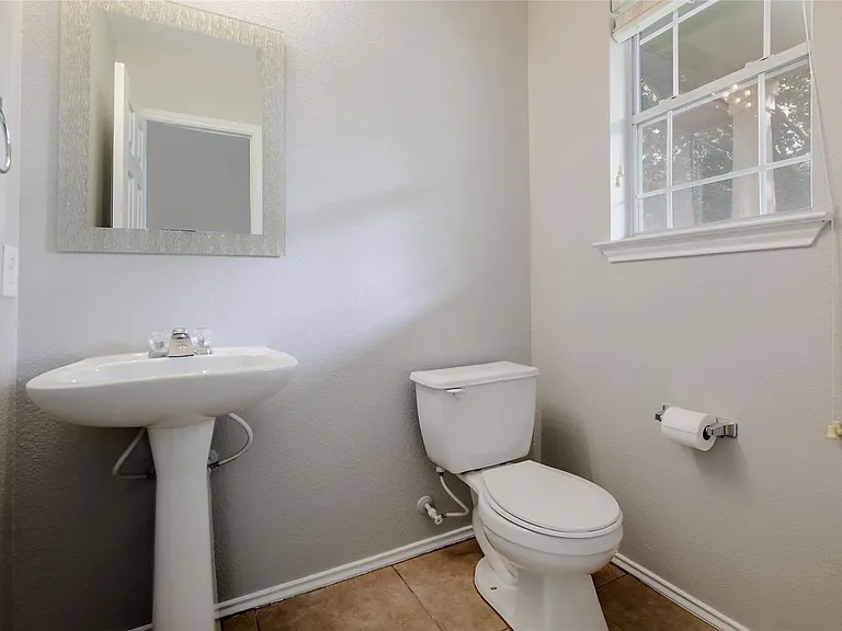 1715 Lost Maples Loop — Photo 21