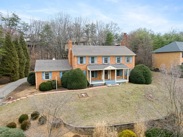 5017 Meadow Creek Dr, Roanoke, VA 24018