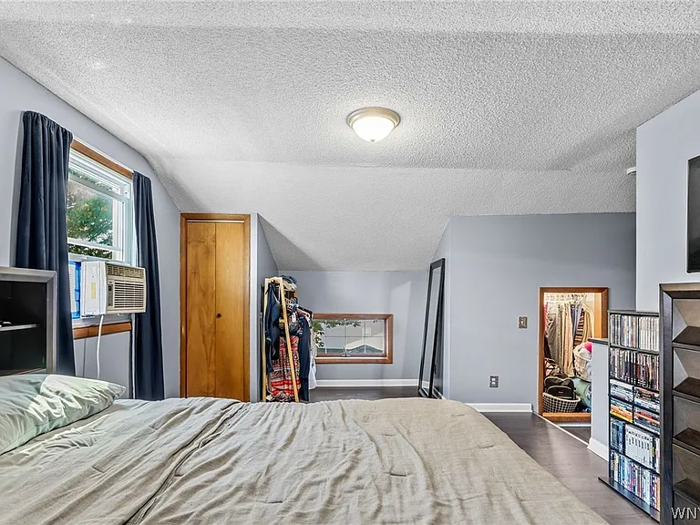 114 Flohr Ave — Photo 26