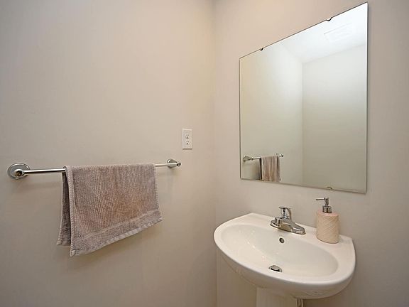 3rd image of 5892 Millbrook Dr