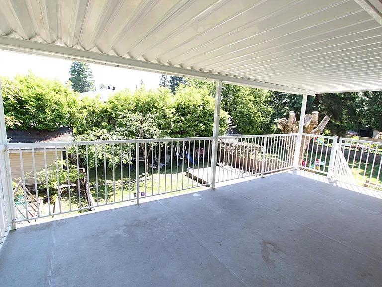 2160 Laurier Ave — Photo 17
