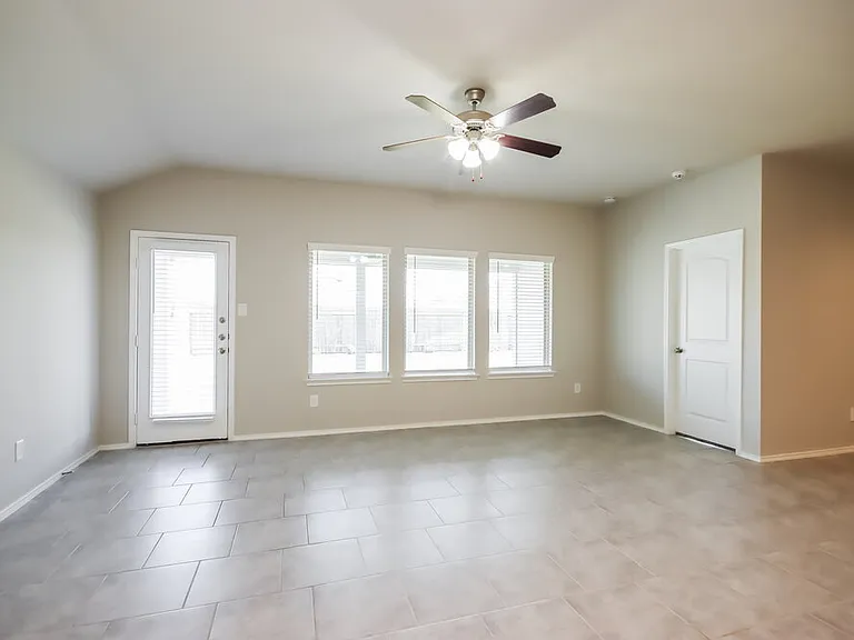 20117 Lecrete Mill Dr — Photo 4