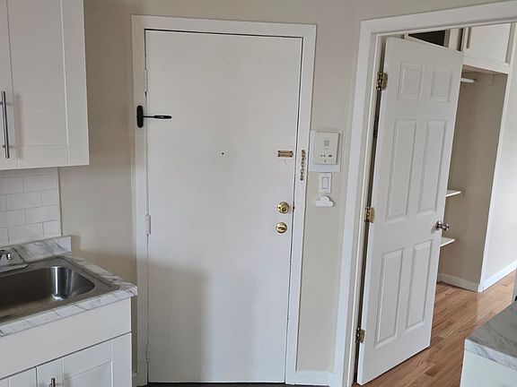 3rd image of 538 27th St APT B3