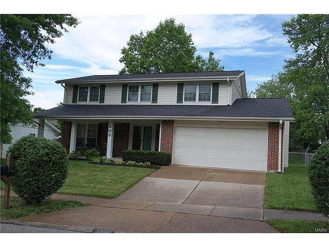 608 Hickory Knoll Ct photo 1