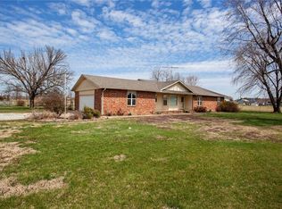 918 E Apple Blossom Ave, Springdale, AR 72764