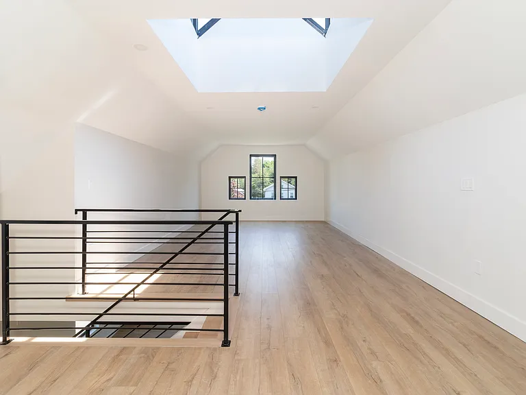 650 Main St #3 — Photo 27
