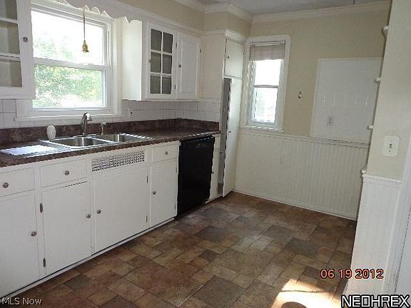 2nd image of 522 Oakmoor Ave