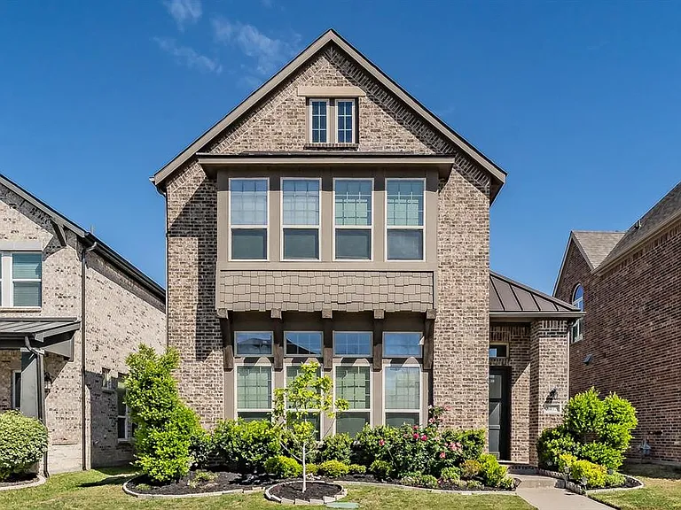 8075 Sunflower Ln — Photo 1