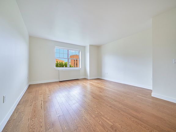 2nd image of 7525 153rd St APT 332