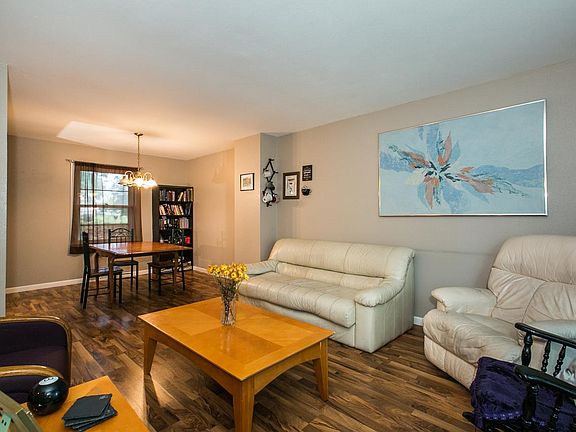 4th image of 2585 Rosewood Dr