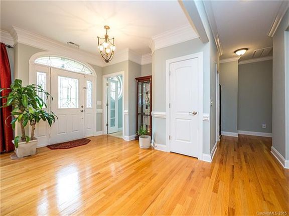 4th image of 410 Woodbriar Trl