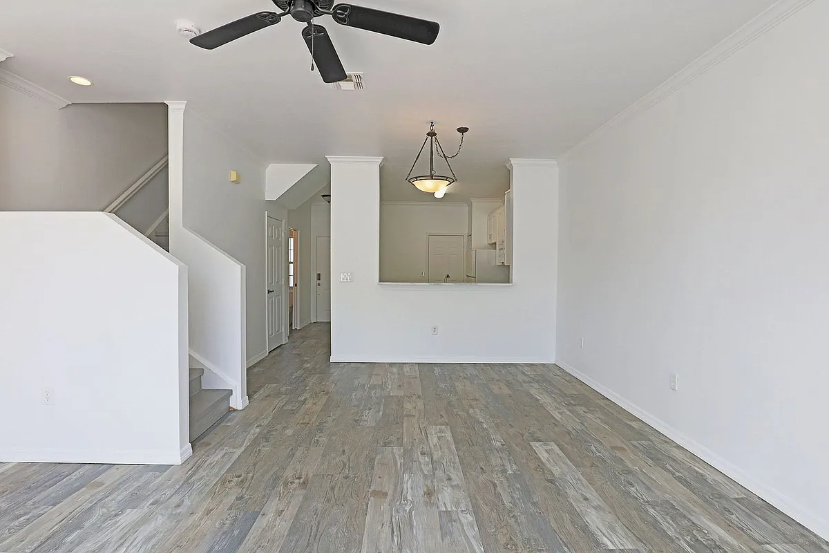 Building Photo - 3629 Pine Oak Cir #102