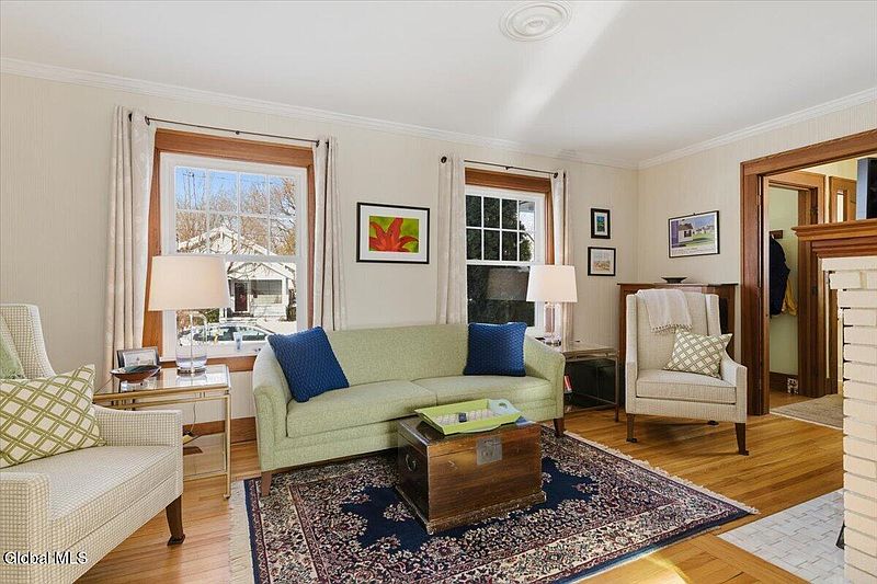 5th image of 15 Raymond Avenue